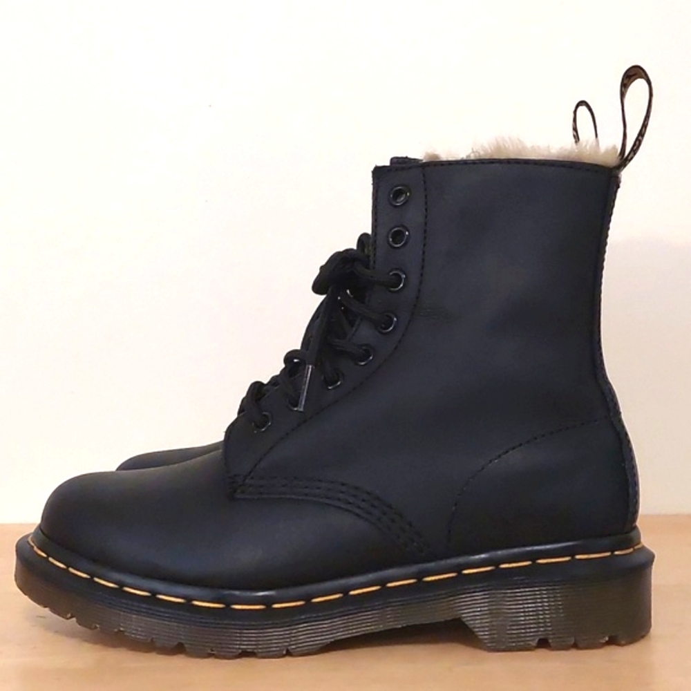 Dr. Martens Serena 1460 black leather faux fur lined boots